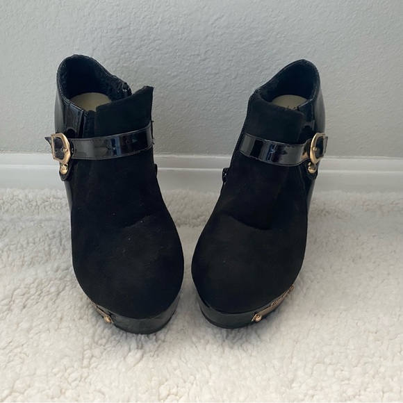 Black faux leather and suede booties size 5.5 - Picture 4 of 4
